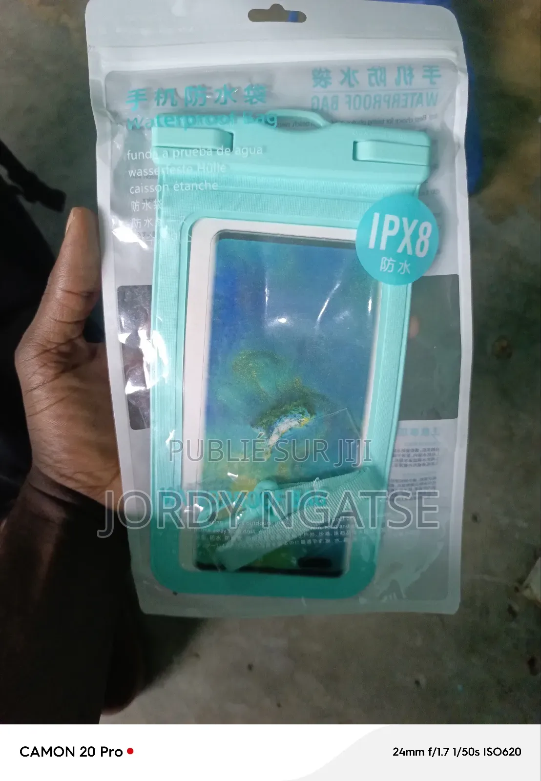 Protéger Votre Téléphone Contre La Pluie Avec Notre Water Pro of Bag