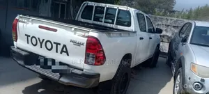 Toyota Hilux Revo Double Cab Deisel 2.8 RWD 2019 Blanc cassé