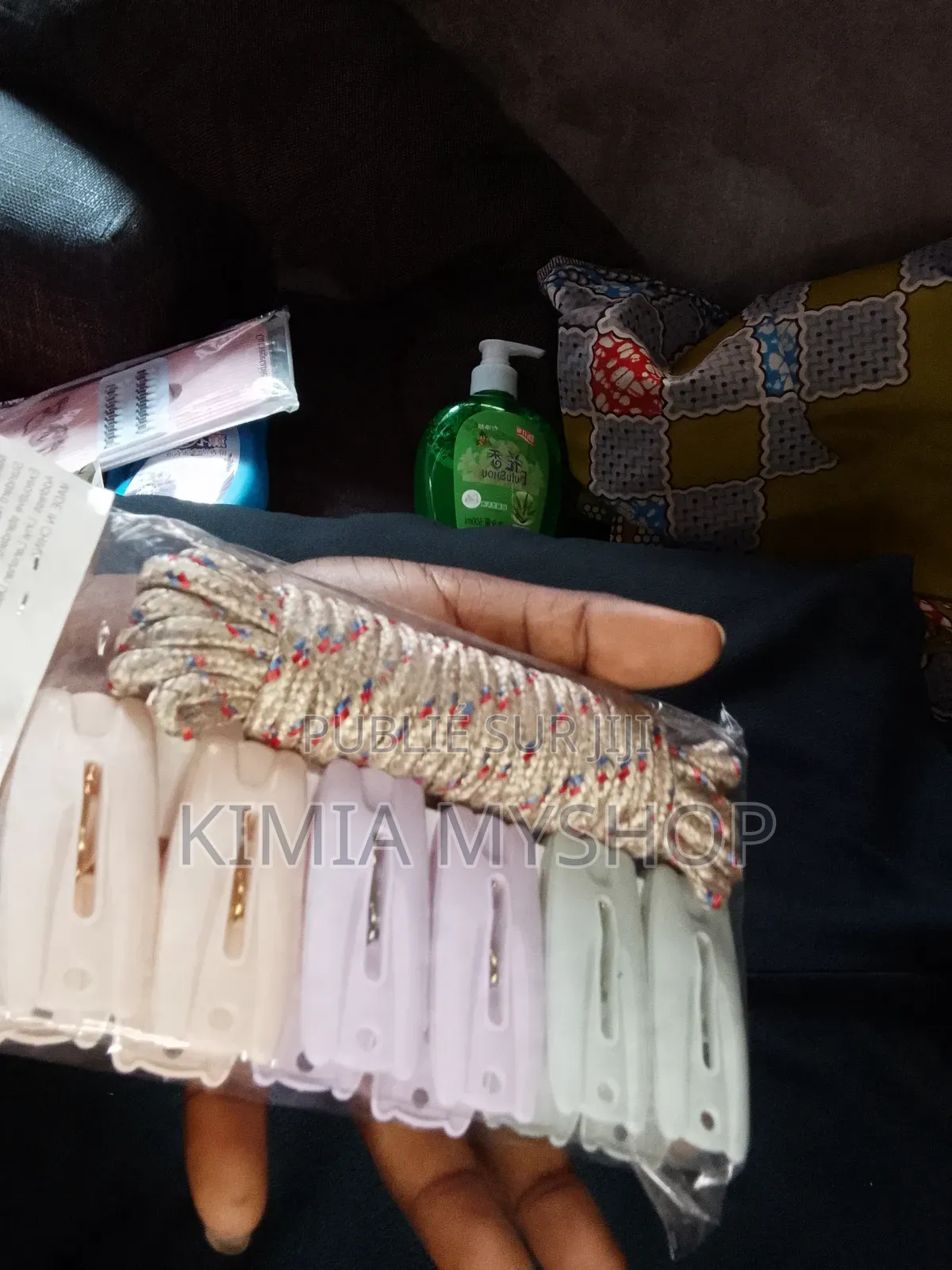 Pour Vos Habits 800frs