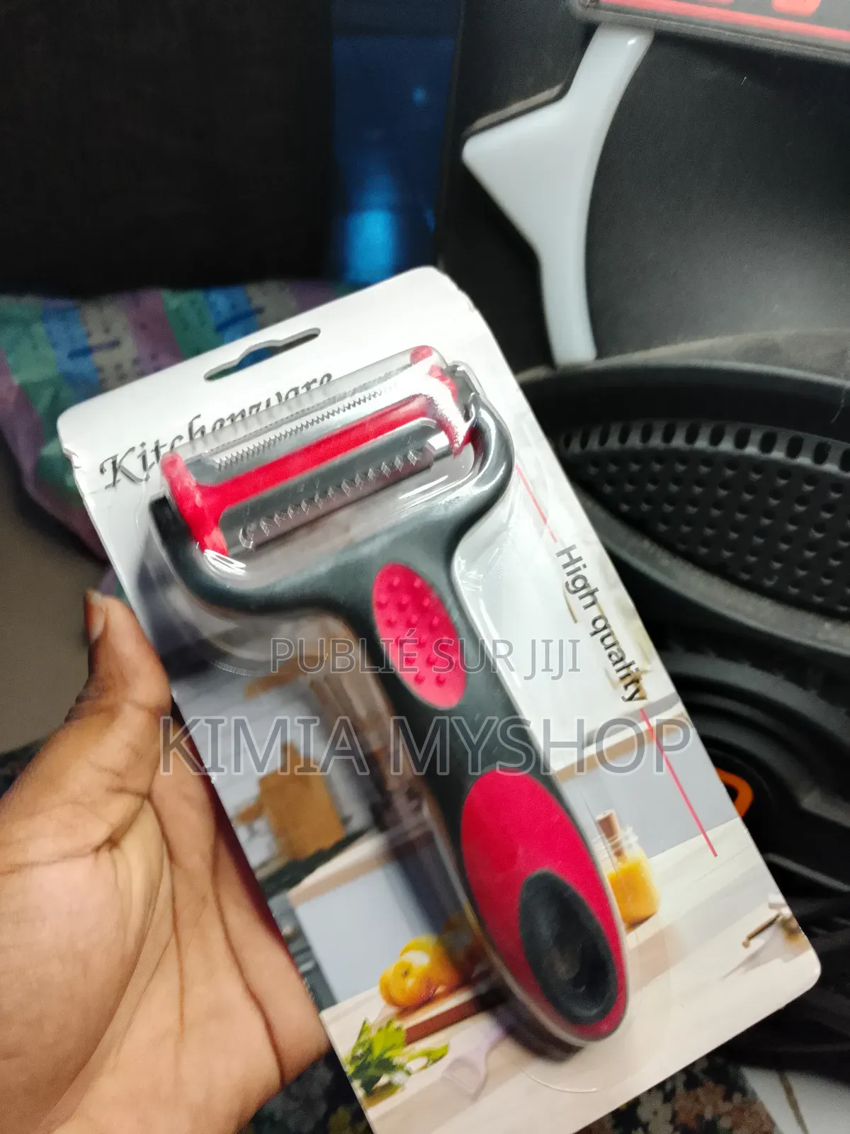 Râpeuse + Machine À Éplucher 800frs l'Unité