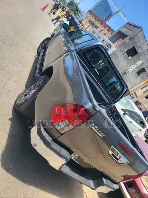 Toyota Hilux Revo Double Cab Deisel 2.8 AWD 2017 Beige