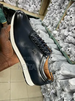 Des Chaussures Fermées