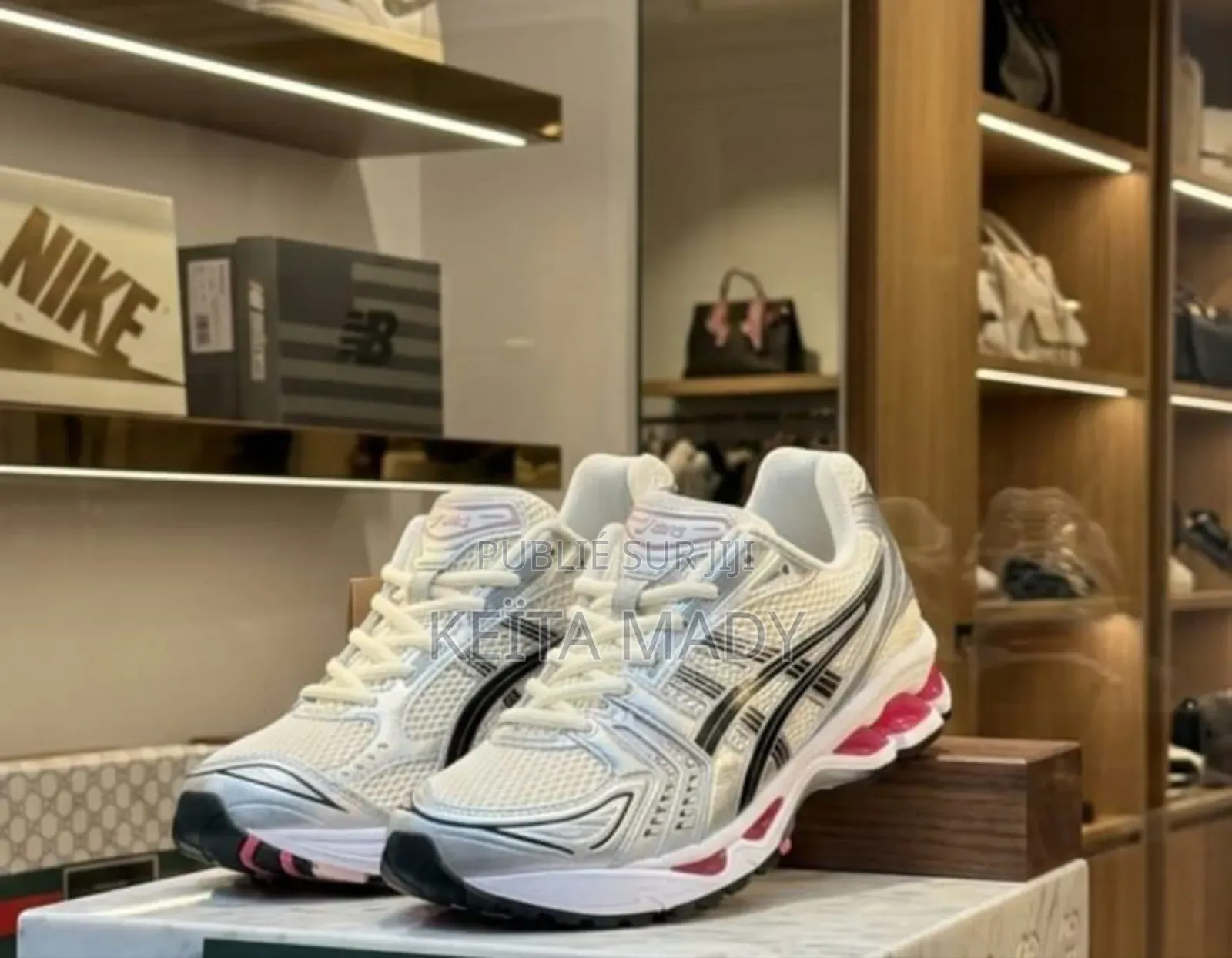 Des Chaussures Fermées