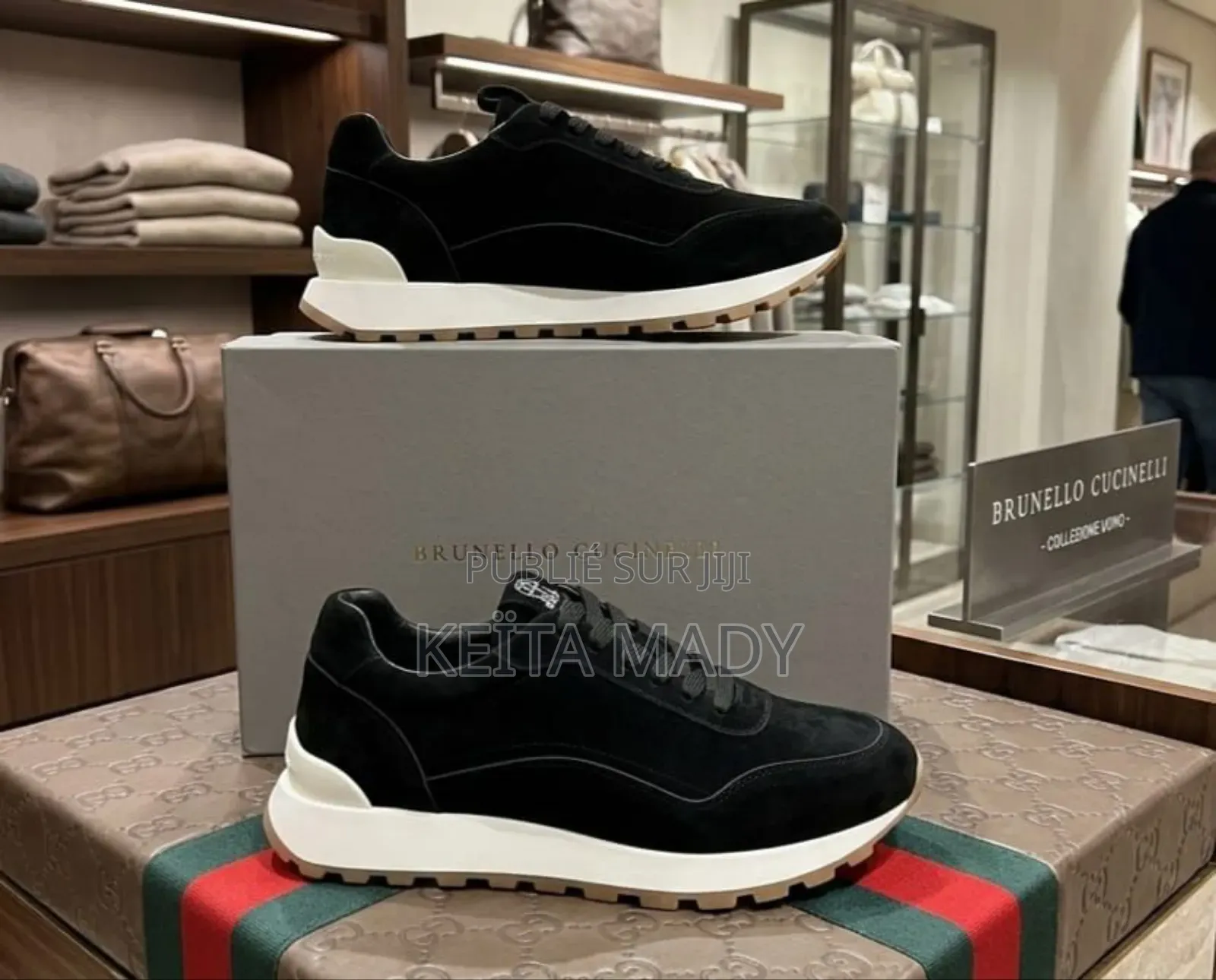 Des Chaussures Fermées