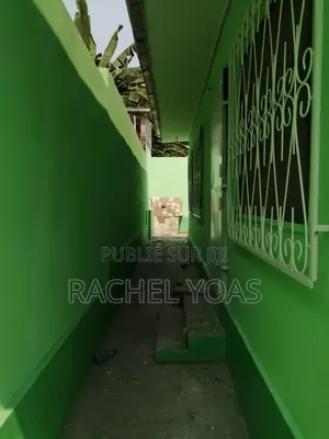 3chbre Maison dans Villa, Lumumba à Louer