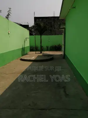 3chbre Maison dans Villa, Lumumba à Louer