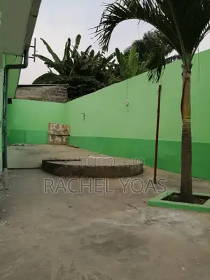 3chbre Maison dans Villa, Lumumba à Louer