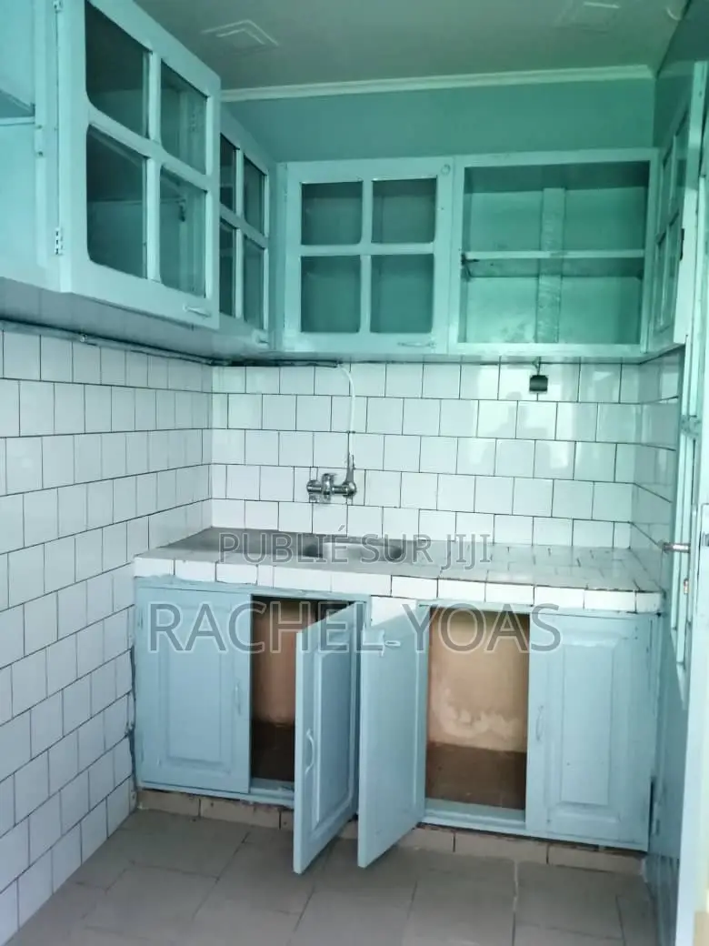 3chbre Maison dans Villa, Lumumba à Louer