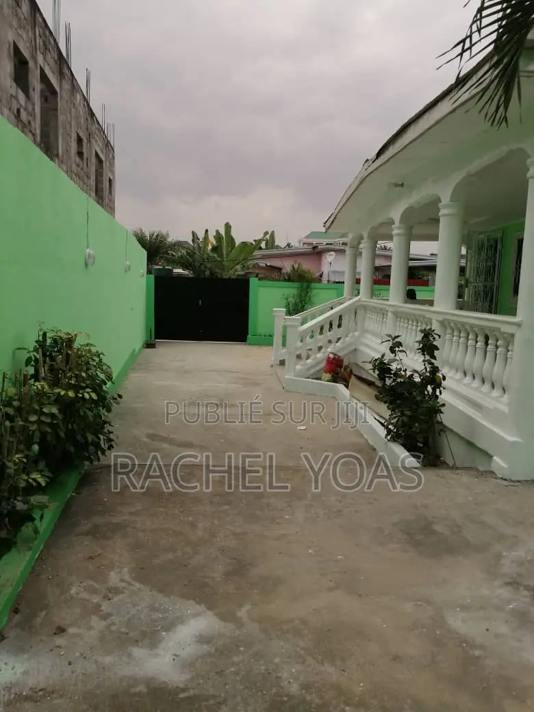 3chbre Maison dans Villa, Lumumba à Louer