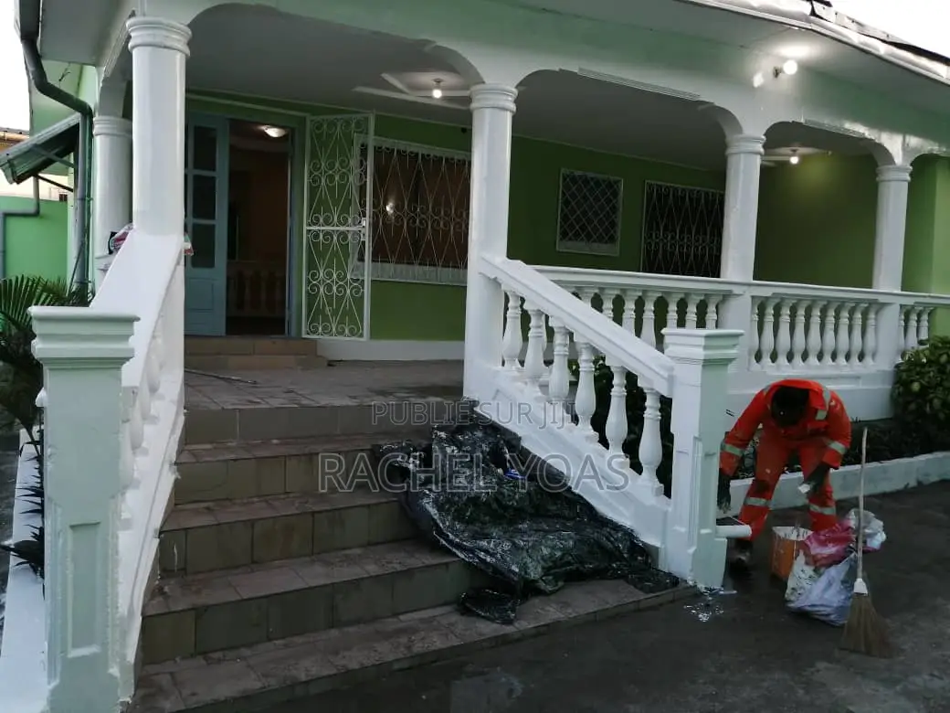 3chbre Maison dans Villa, Lumumba à Louer