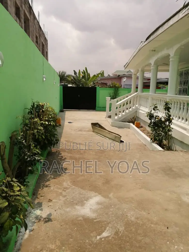 3chbre Maison dans Villa, Lumumba à Louer