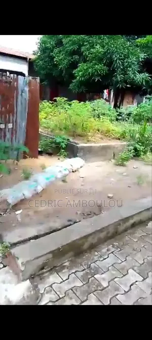 Parcelle Avec Maison À Vendre 400m2 Document Complet Quartier Kintélé