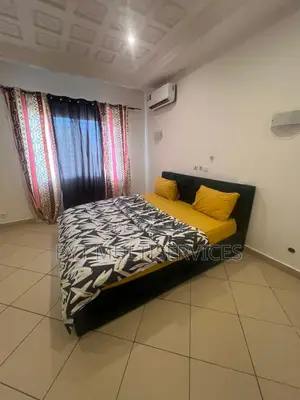 Meublé 3chbre Appartement dans 3 Chambres Salon, Lumumba à Louer