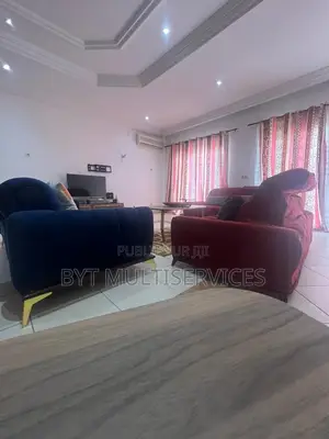 Meublé 3chbre Appartement dans 3 Chambres Salon, Lumumba à Louer