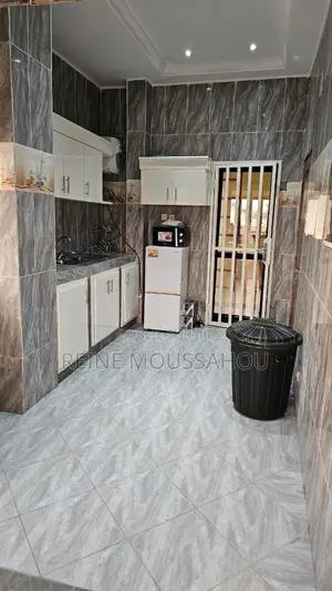 Meublé 2chbre Appartement dans Moungali à Louer