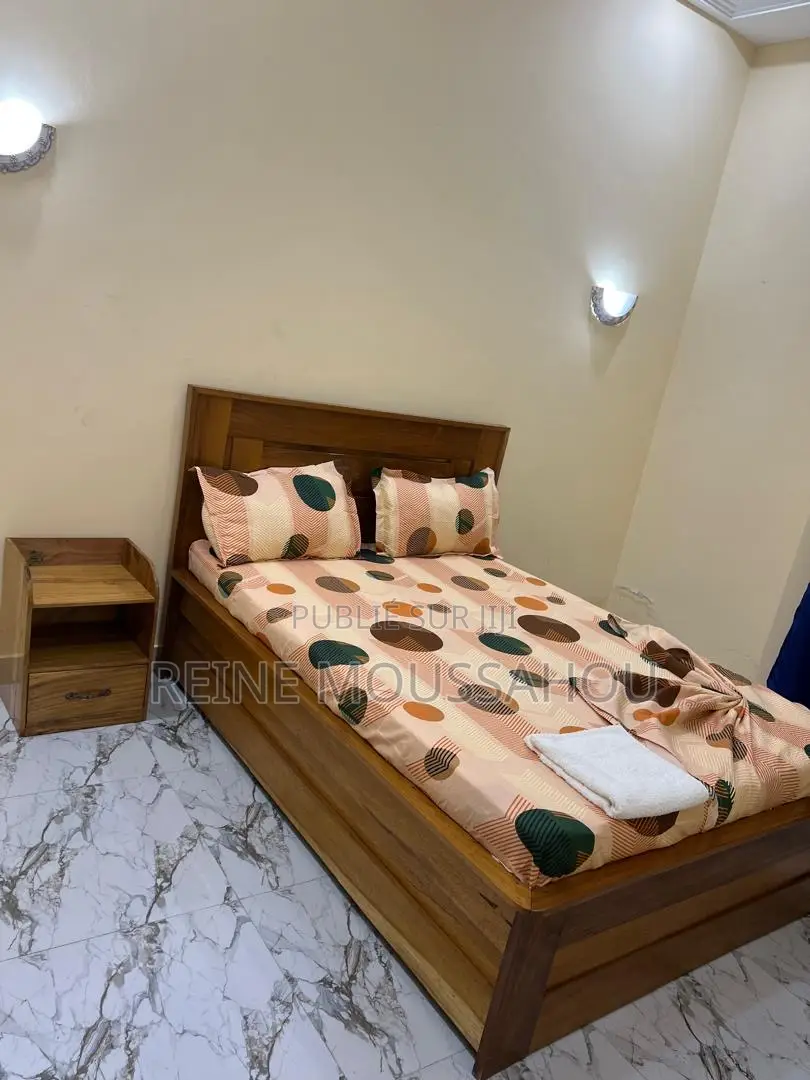 Meublé 2chbre Appartement dans Moungali à Louer