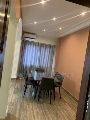 Meublé 2chbre Appartement dans Moungali à Louer