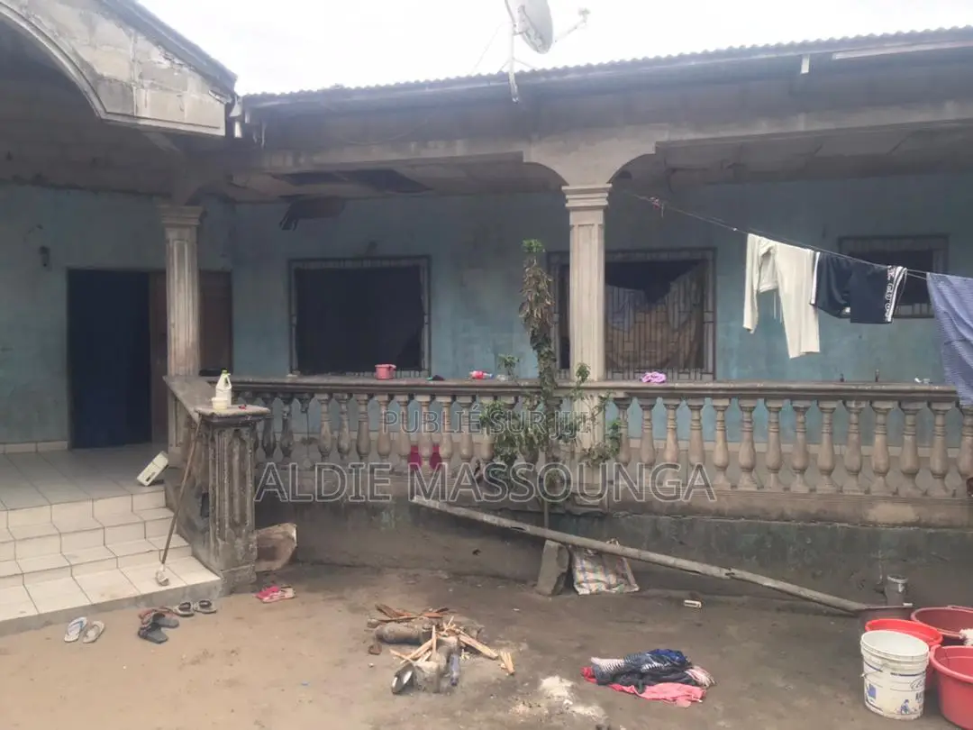 Une Parcelle À Vendre