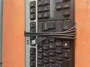 Ordinateur de bureau HP ProDesk 400 2GB Intel Pentium SSD 500GB