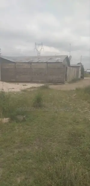 2chbre Maison dans Démi Parcelle À, Mfilou-Ngamaba à Vendre