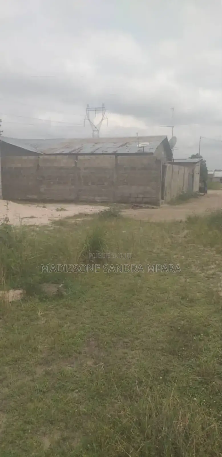 2chbre Maison dans Démi Parcelle À, Mfilou-Ngamaba à Vendre