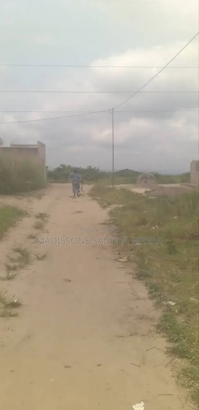 2chbre Maison dans Démi Parcelle À, Mfilou-Ngamaba à Vendre