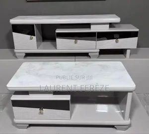 L’Ensemble Des Tables ; Table Du Salon Et Celle De La Télévision