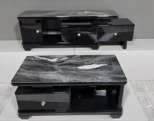 L’Ensemble Des Tables ; Table Du Salon Et Celle De La Télévision