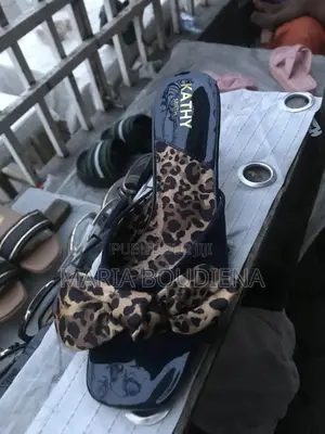 Sandales , Talons Très Élégants Et Chic