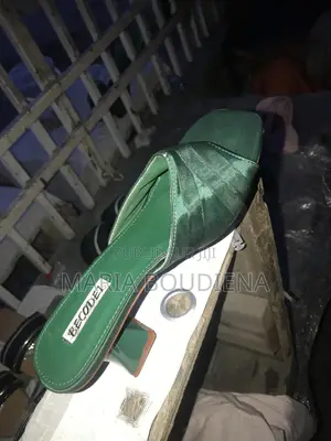 Sandales , Talons Très Élégants Et Chic