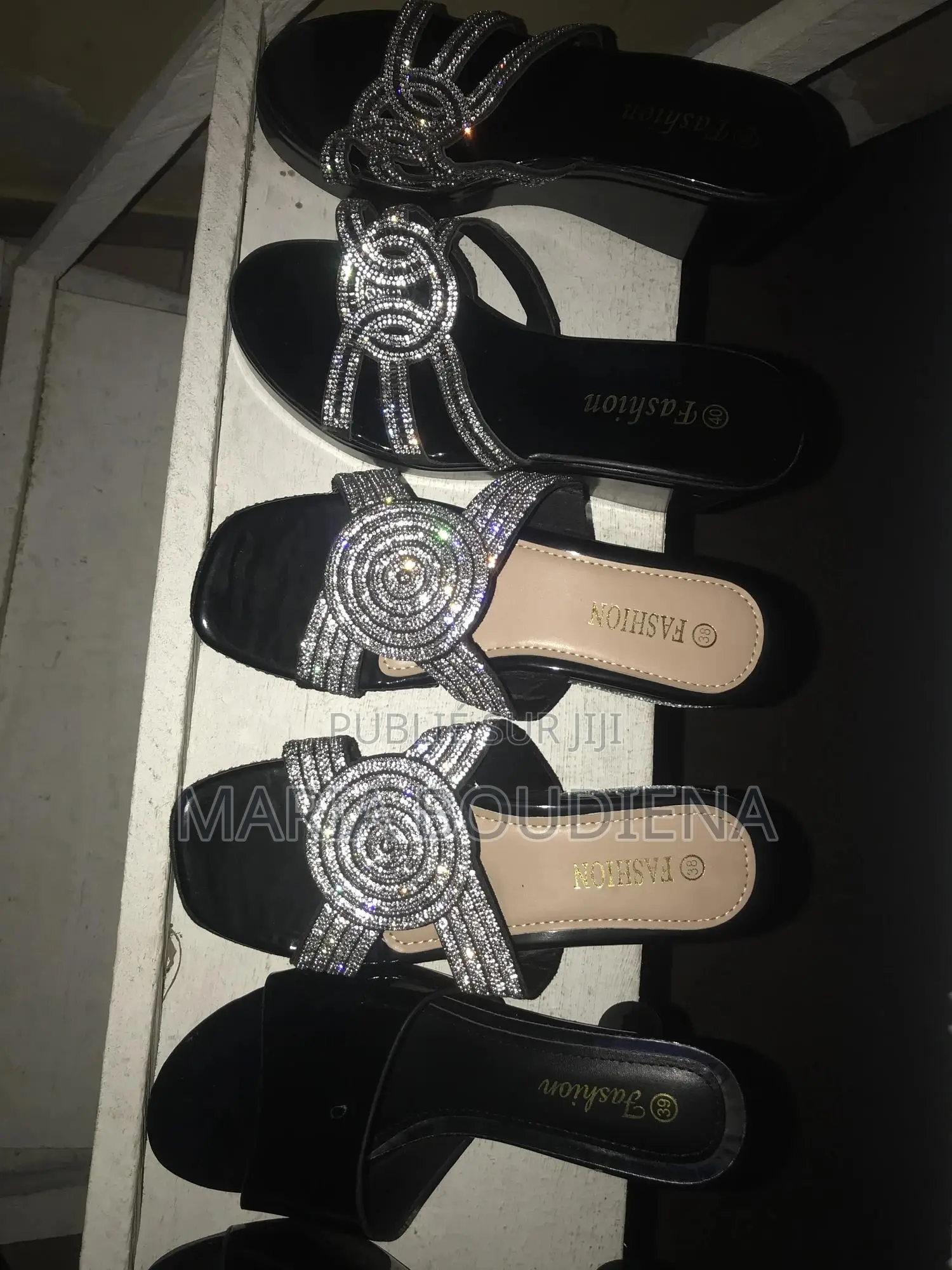 Sandales , Talons Très Élégants Et Chic