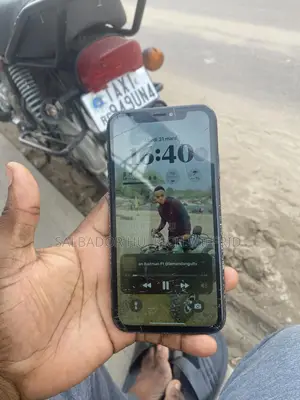 Apple XR 128 GB Noir