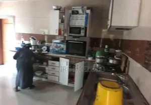 8chbre Villa dans Madibou à Vendre