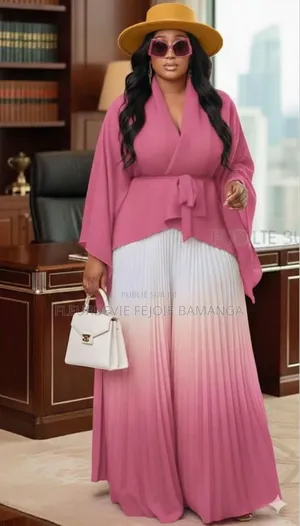 Ensemble De Très Bonnes Qualités Disponible en Gros Et en Détail