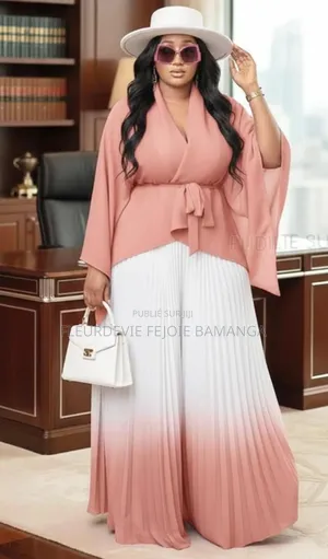 Ensemble De Très Bonnes Qualités Disponible en Gros Et en Détail