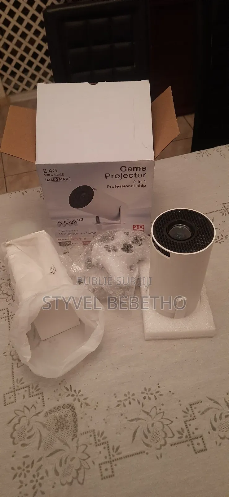 Mini Vidéoprojecteur Android M300 Max 2-en-1 Avec Jeux Et Wifi