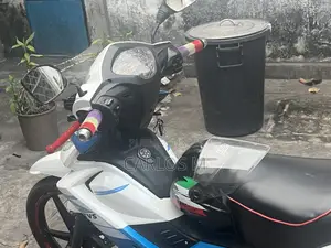 TVS Rockz 125 2023 Bleu