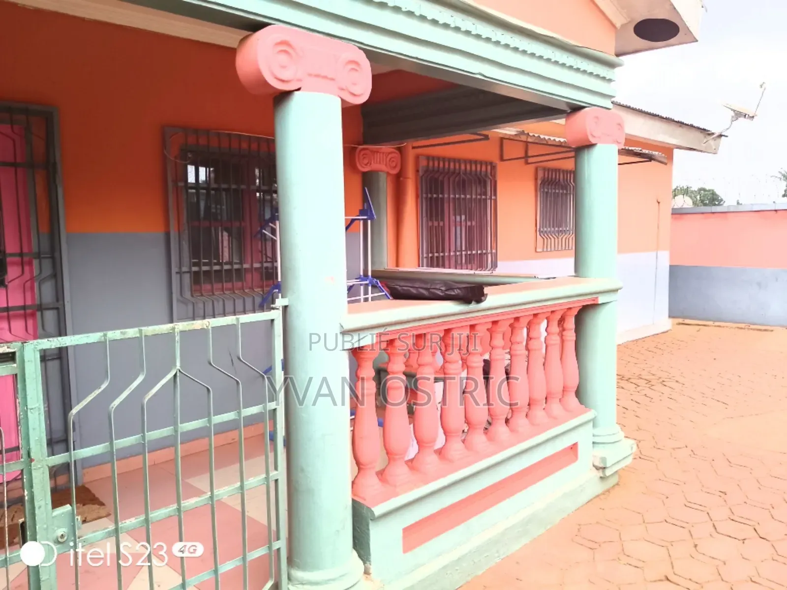 3chbre Villa dans Yvannoble, Dolisie à Vendre