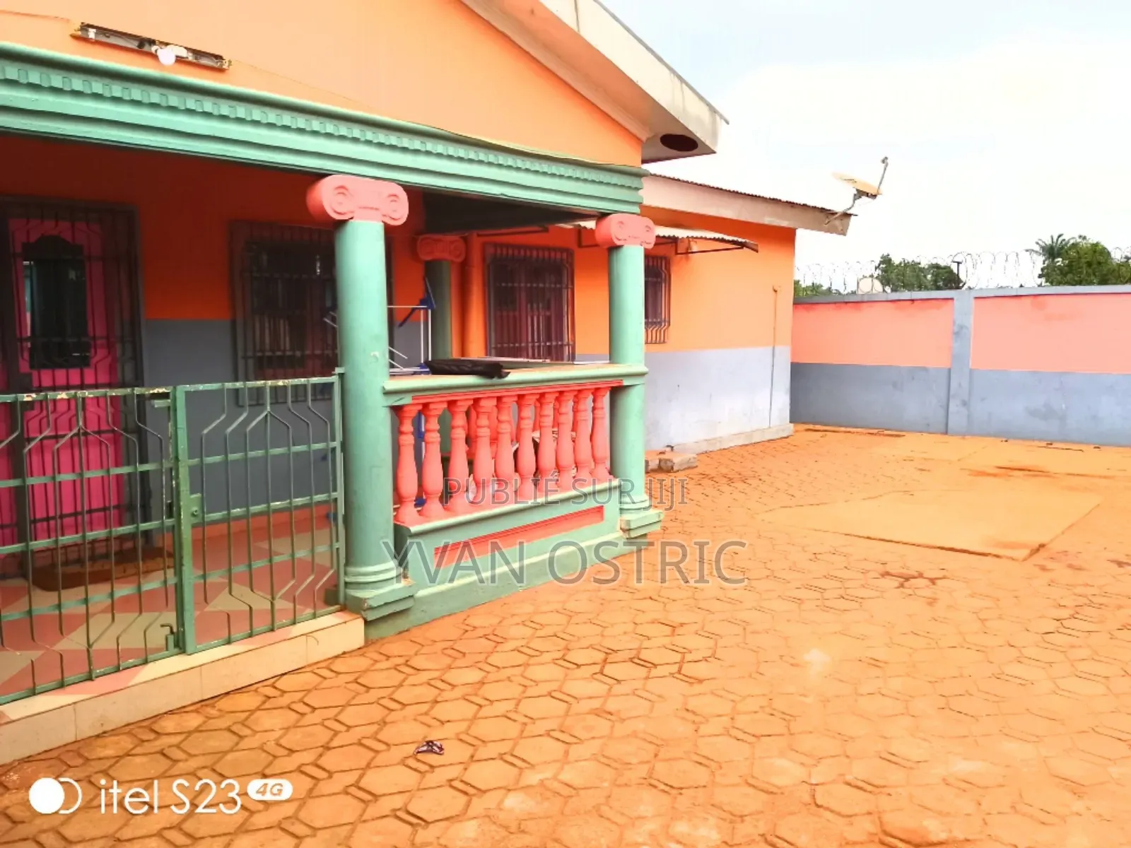 3chbre Villa dans Yvannoble, Dolisie à Vendre