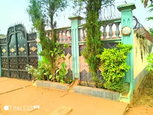 3chbre Villa dans Yvannoble, Dolisie à Vendre