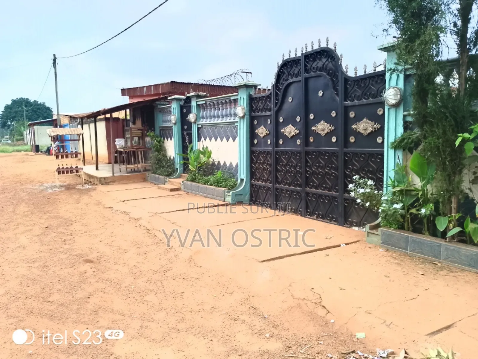 3chbre Villa dans Yvannoble, Dolisie à Vendre