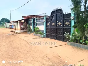 3chbre Villa dans Yvannoble, Dolisie à Vendre