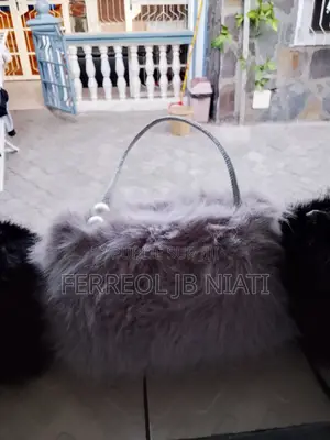 “Sacs en Fourrure Tendance 2026 – Style Unique Douceur Garantie”