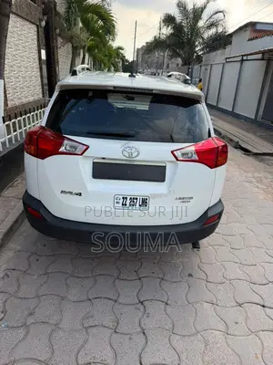 Toyota RAV4 SE FWD (2.5L 4cyl 6A) 2017 Blanc
