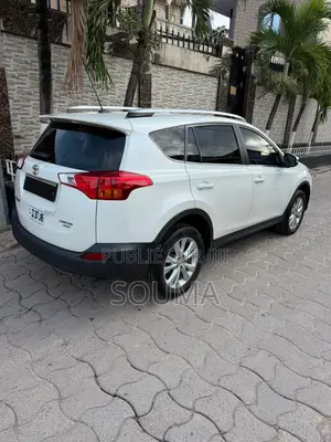 Toyota RAV4 SE FWD (2.5L 4cyl 6A) 2017 Blanc