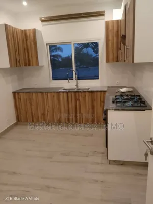 3chbre Appartement dans Moïse Business &, Lumumba à Louer