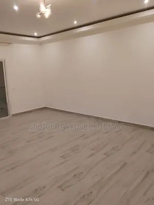 3chbre Appartement dans Moïse Business &, Lumumba à Louer