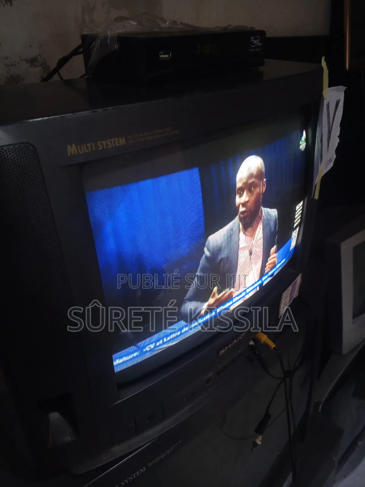 Bonjour Cette Télévision Est a Vendre a Un Prix Abordable Négociable.