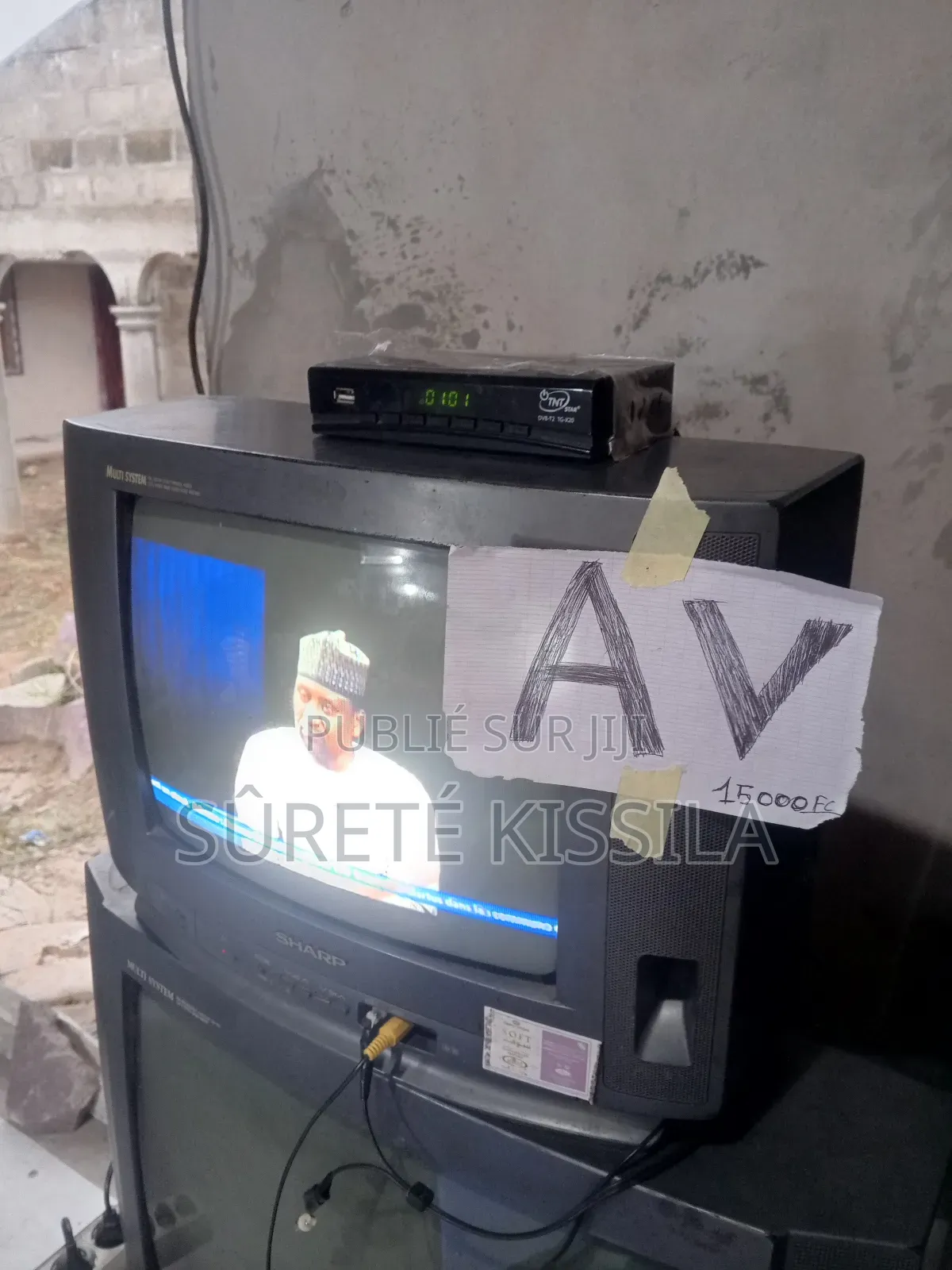 Bonjour Cette Télévision Est a Vendre a Un Prix Abordable Négociable.