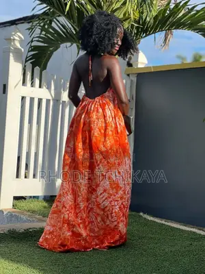 Robe Dos Nu Disponible en Plusieurs Couleurs